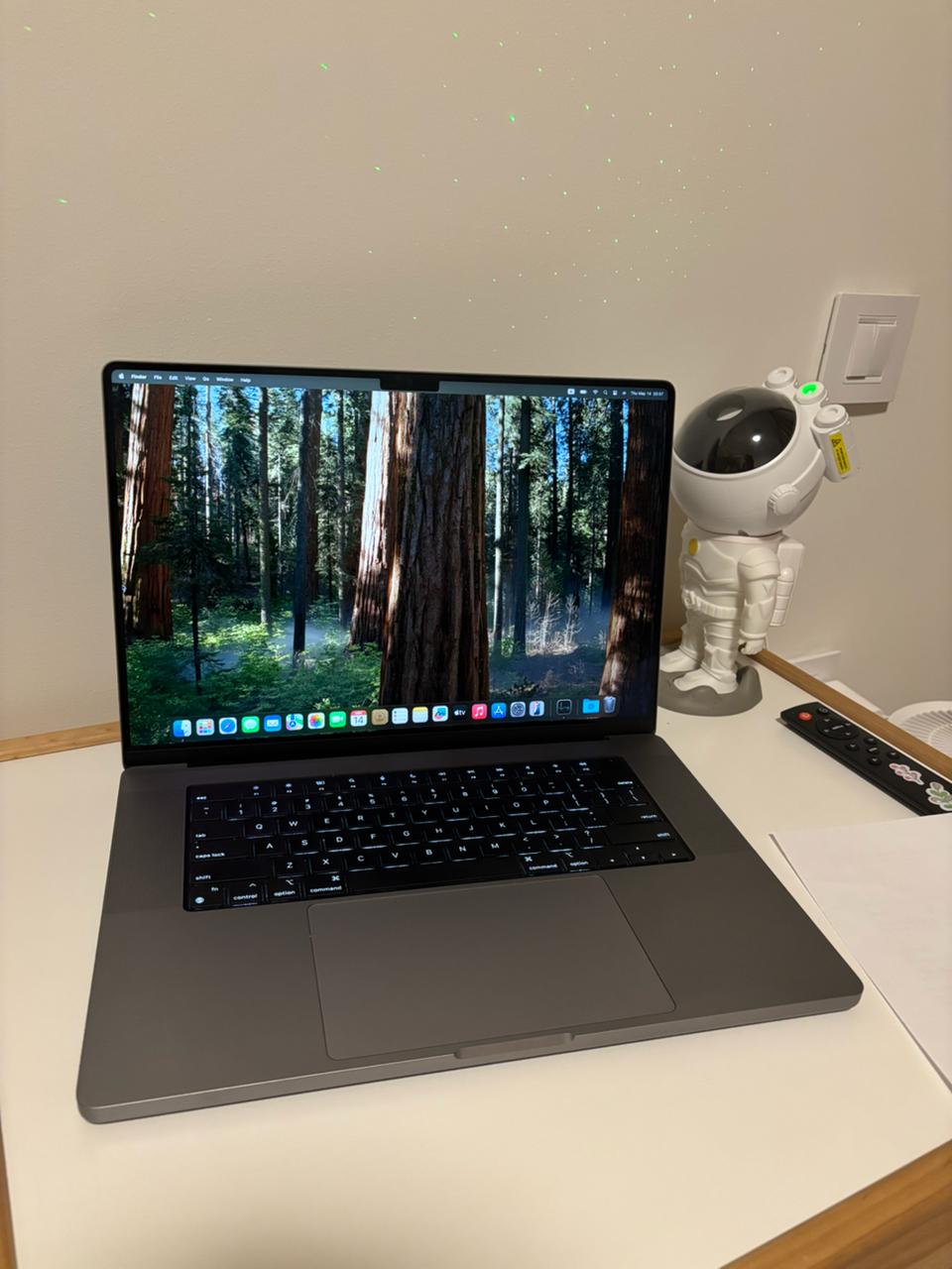 MacBook Pro 16 (2023) и UniFi Express 6 Wi‑Fi роутер