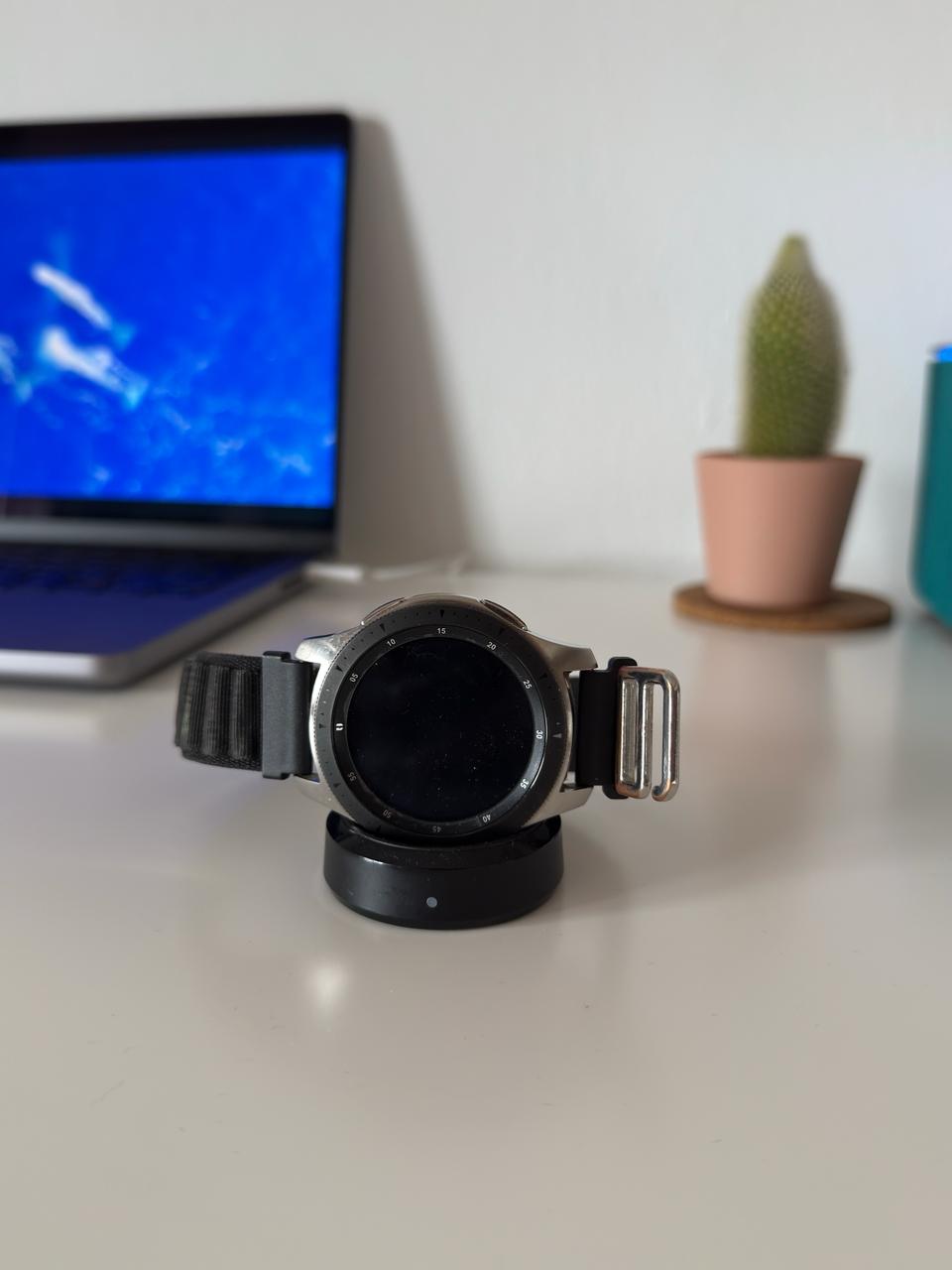 Продам умные часы Samsung Galaxy Watch 46mm в хорошем состоянии