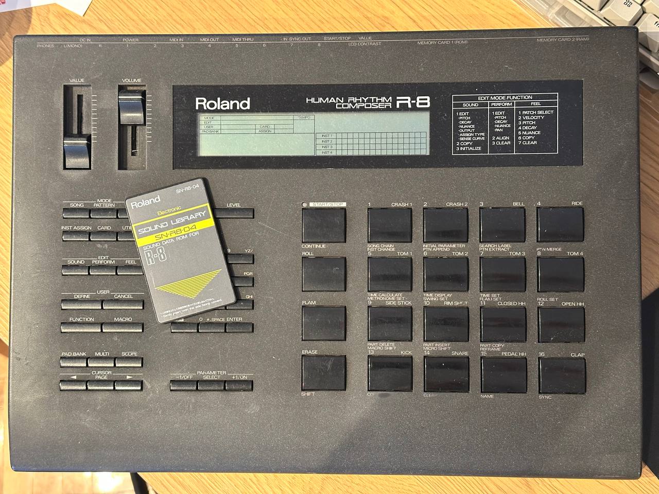 Roland R8 + SN-R8-04