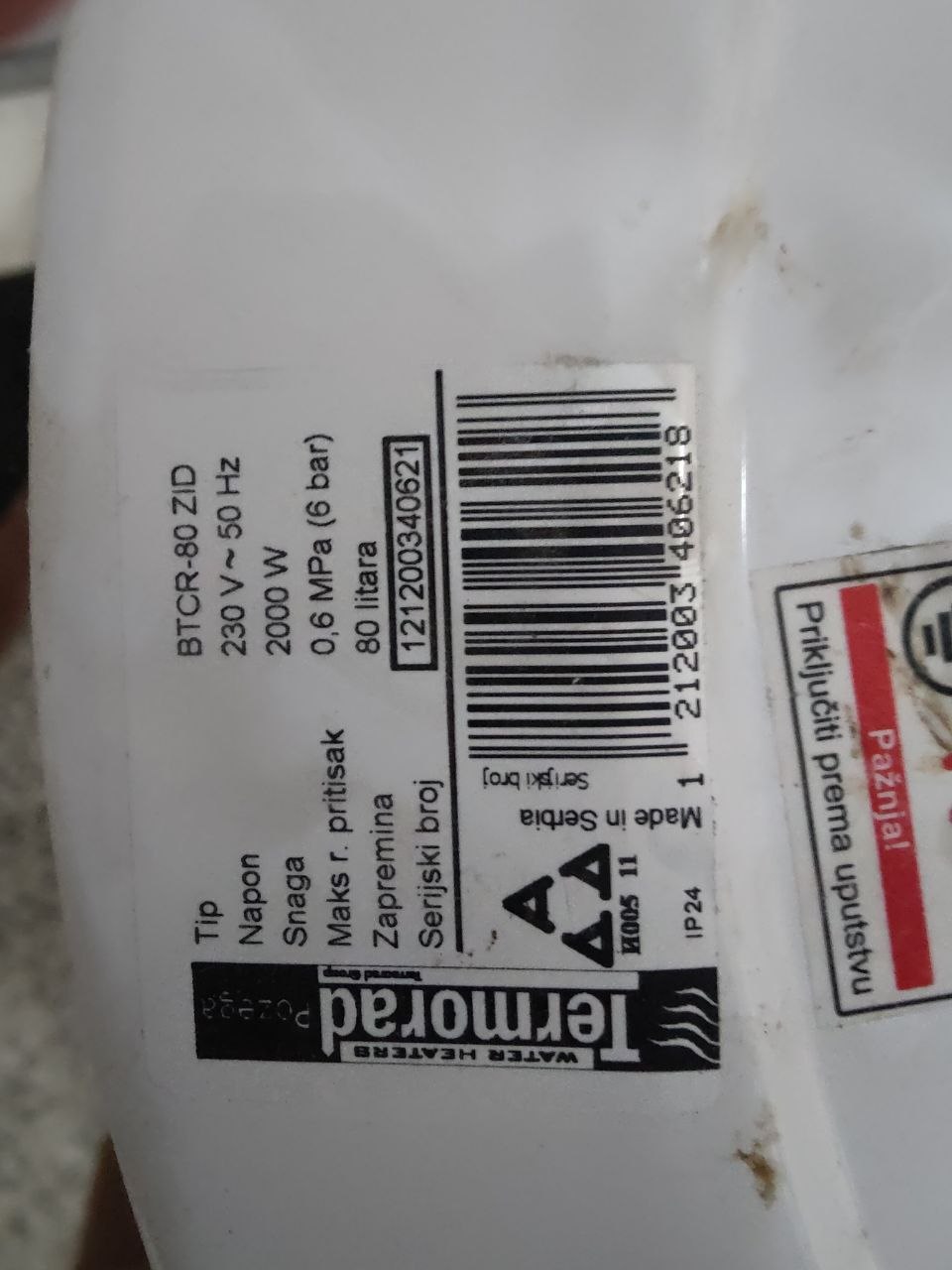 Poklanjam bojler, verovatno je propuštao rezervoar, inače je juče bio ispravan. Lično preuzimanje Novi S