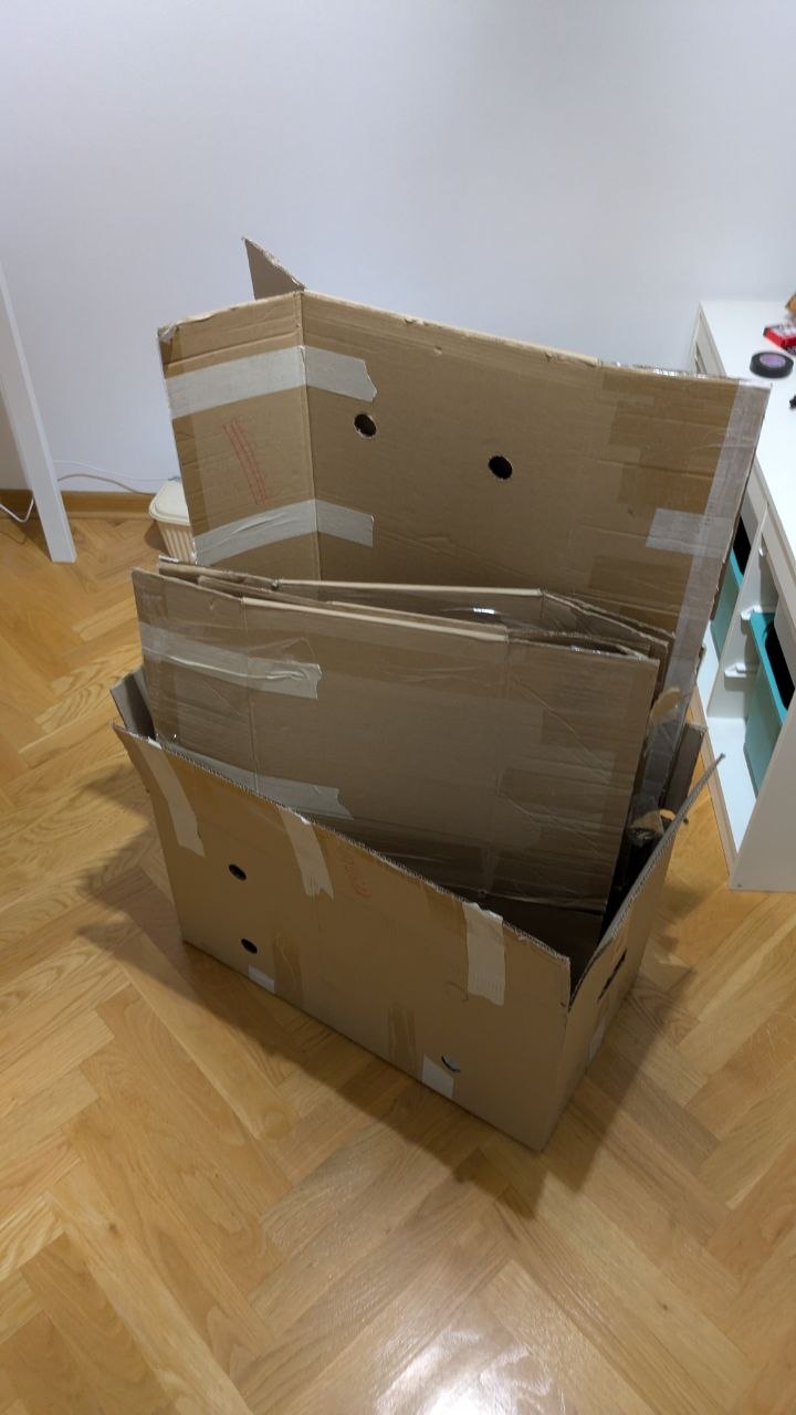 5 kartonskih kutija