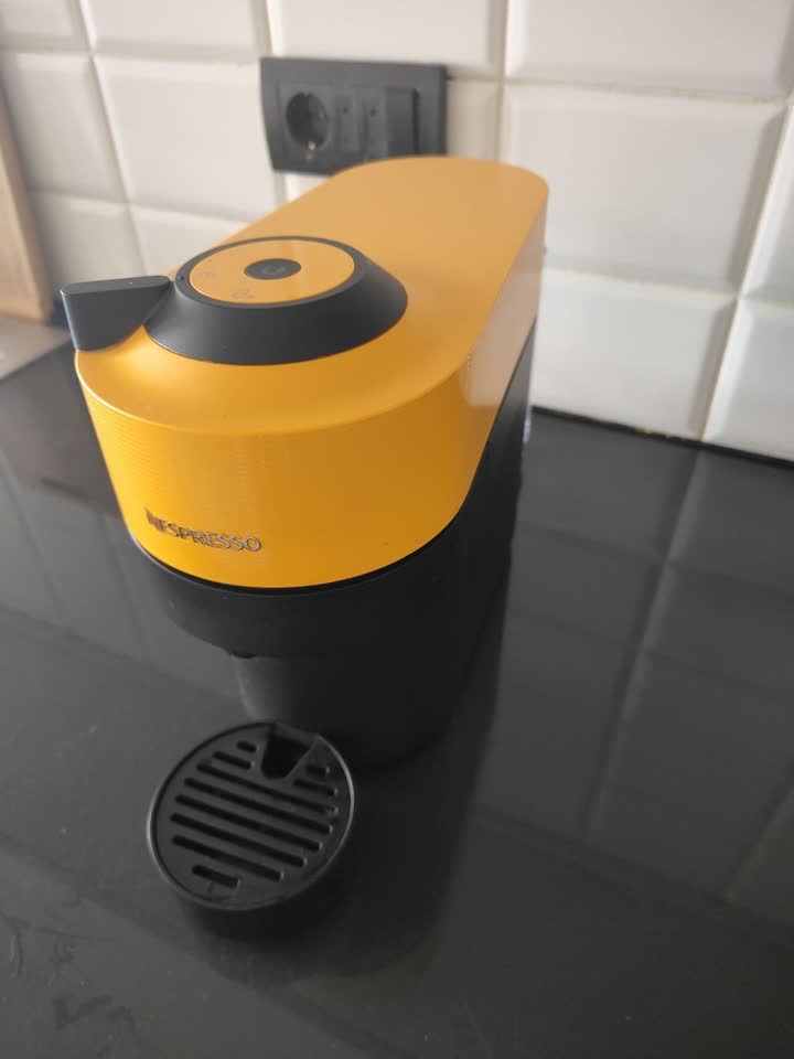 Продам кофемашину Nespresso Vertuo Pop