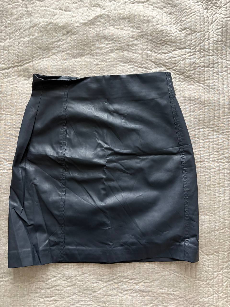 Юбка эко-кожа H&M / Кофта Zara / Ботинки женские кожаные Bull Boxer