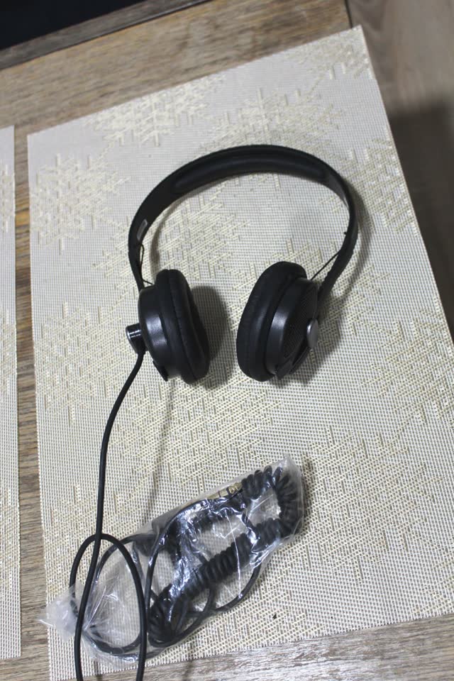Продам наушники проводные: