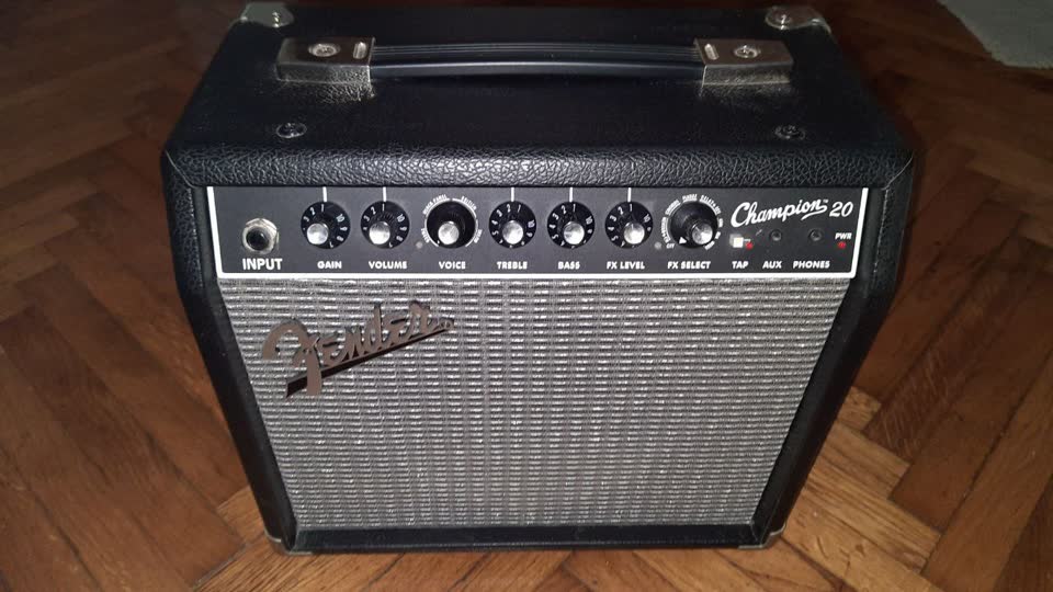 Продам гитарный усилитель Fender Champion 20