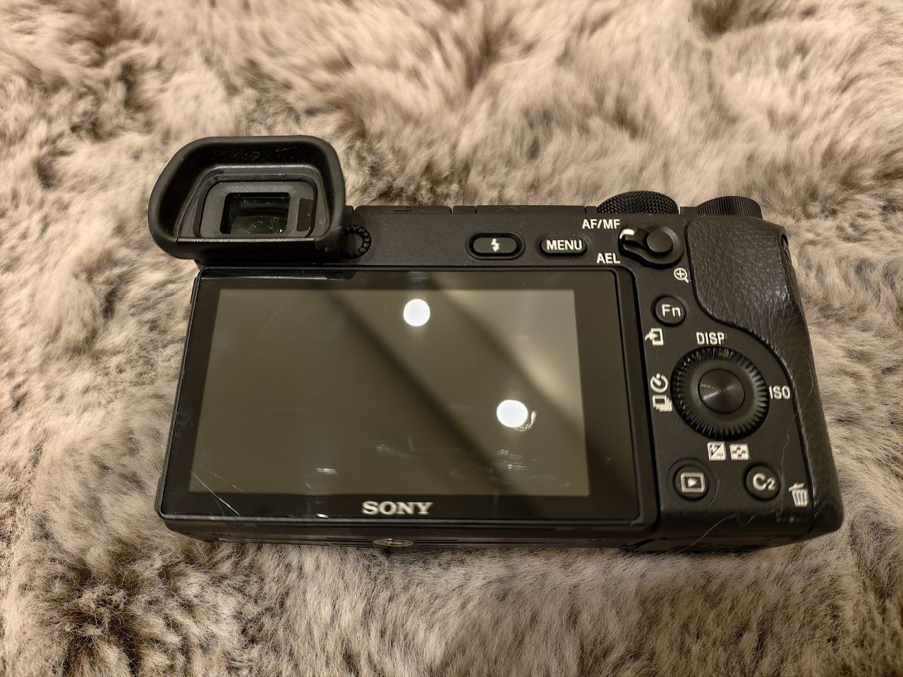 Фотоаппарат Sony A6300. Куплен новым лет десять назад, использовался для съёмки видео. Обнов