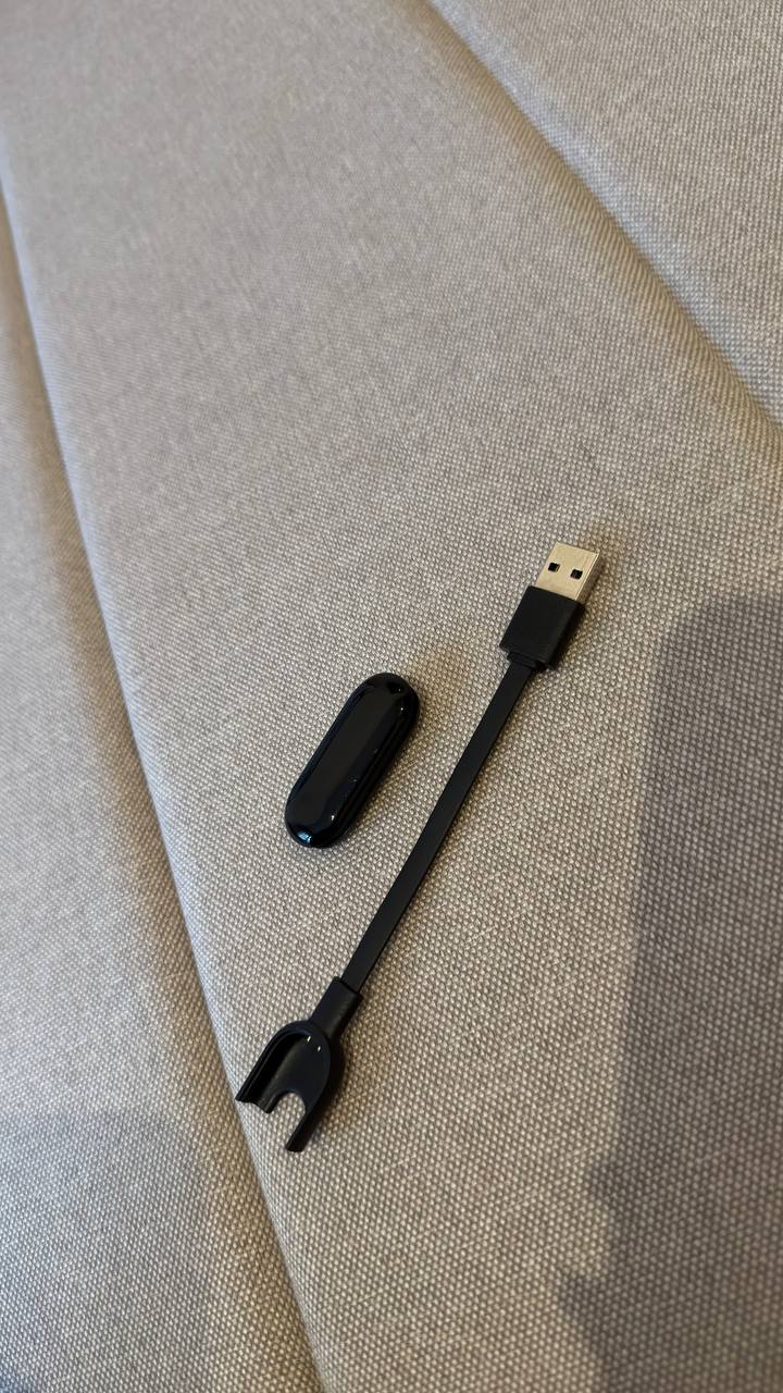 Fitnes narukvica mi band 2, sa punjačem, bez kaiša, preuzimanje moguće u Vračaru