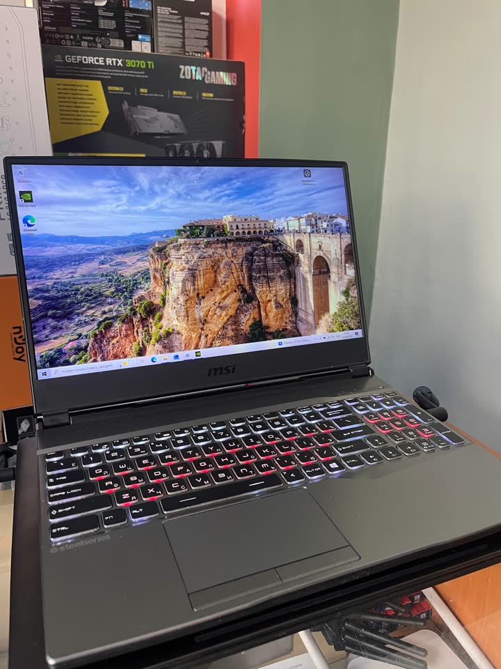 Игровой ноутбук MSI GP65 Leopard