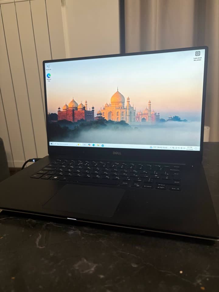 Prodajem laptop Dell XPS 15 9560