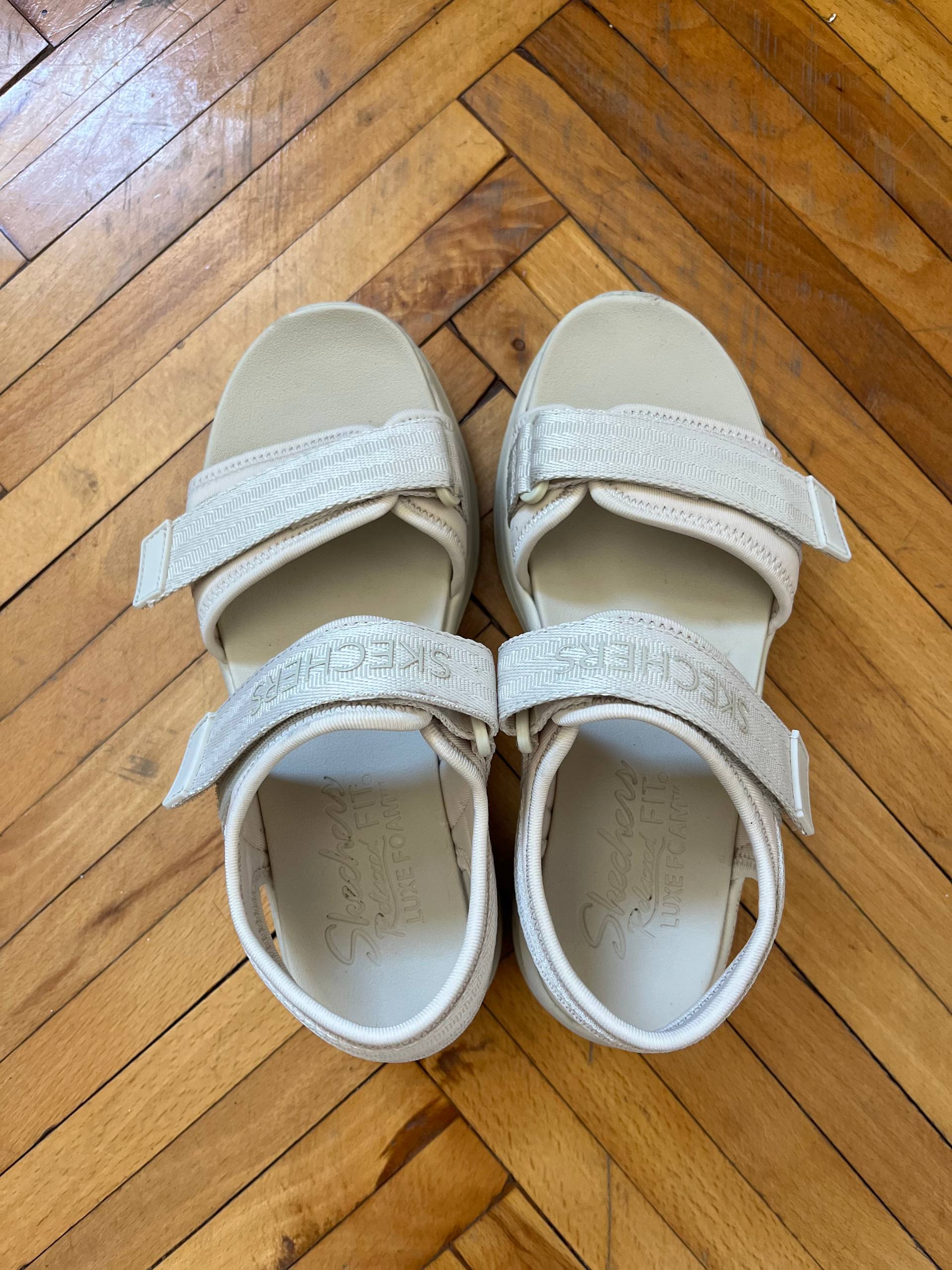 босоножки sketchers, 37 размер,надела 1 раз, очень удобные, но не подошли под мою стопу.