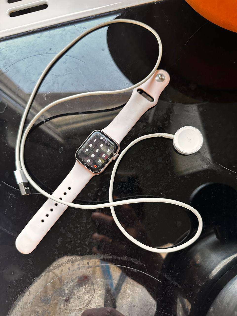 Apple Watch SE 40 mm, полностью исправны.