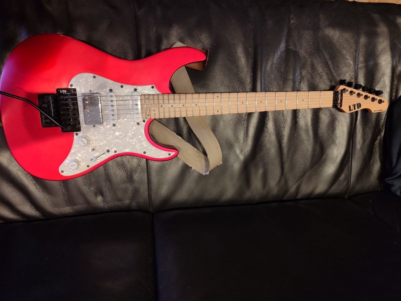 Продам электрогитару LTD SN-200 Floyd rose