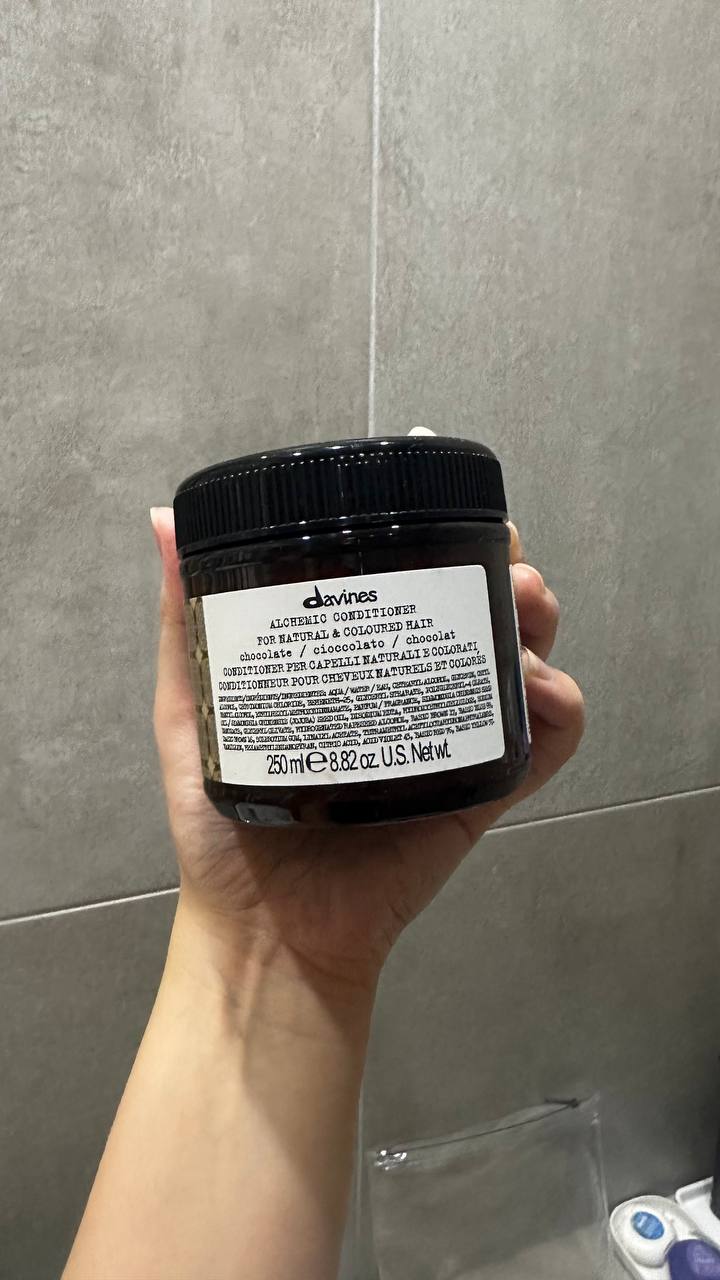 Оттеночный кондиционер Davines цвет шоколад 2000 динар (пользовалась 3 раза, слишком темные