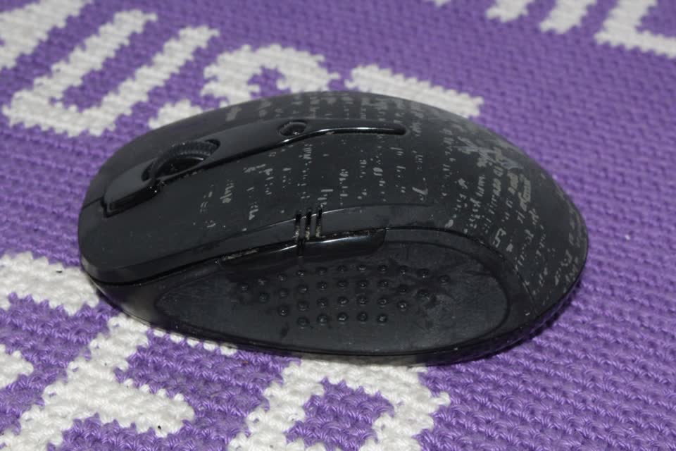 Prodajem bežičnu tastaturu i miša