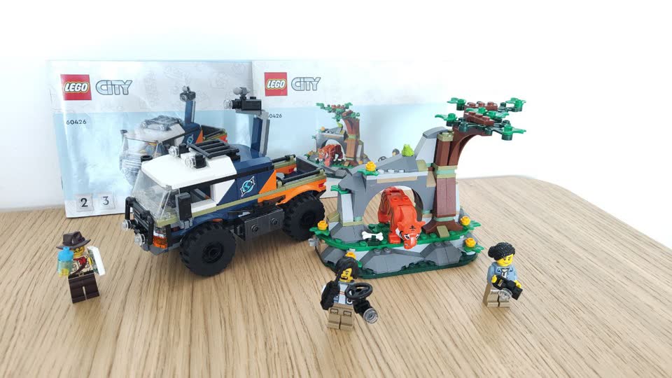 Продам набор LEGO City Исследователь джунглей: внедорожный грузовик, 314 деталей, возраст от 6+, 60426