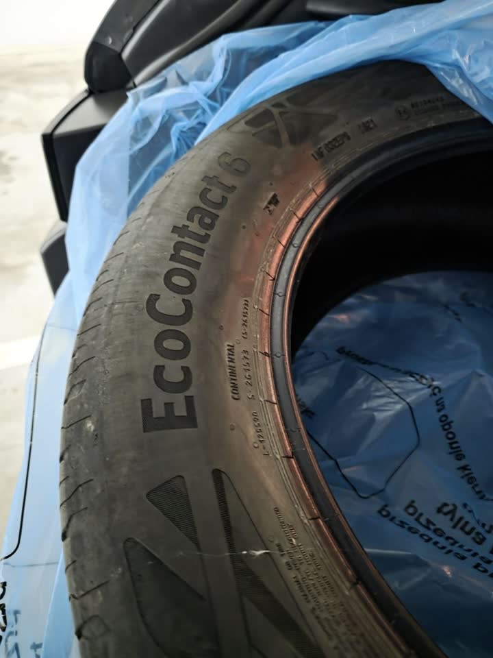 Продам комплект летней резины Continental EcoContact 6 225/60 R18