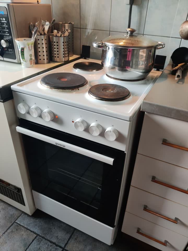 Плита Gorenje.