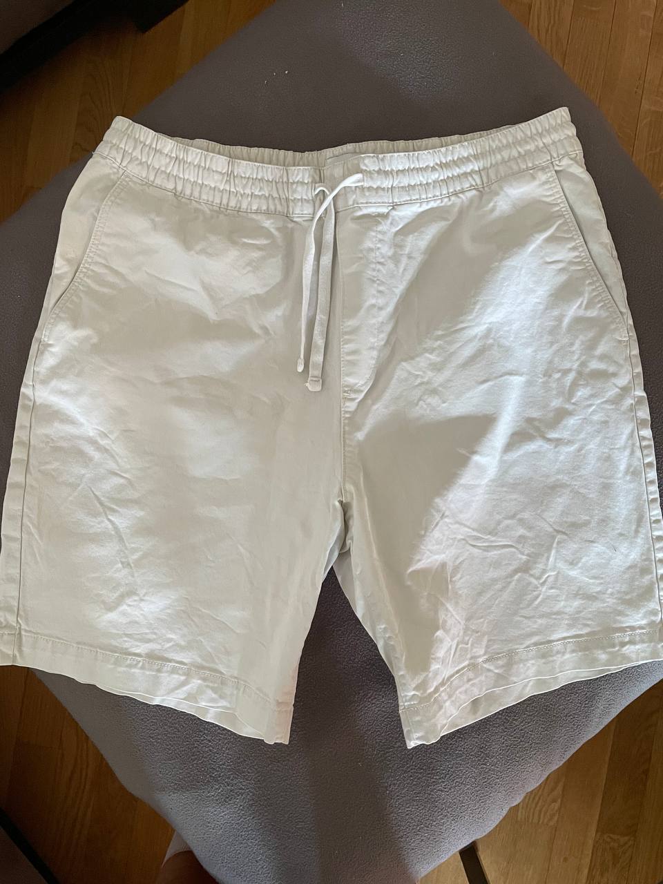 Шорты H&M. Новые, не надевались. Размер заявлен M, но по факту скорее L: мне оказались велик