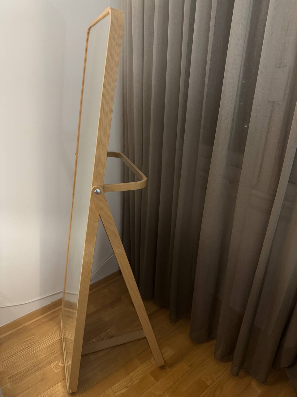 Мебель Ikea: зеркало, стол, стул