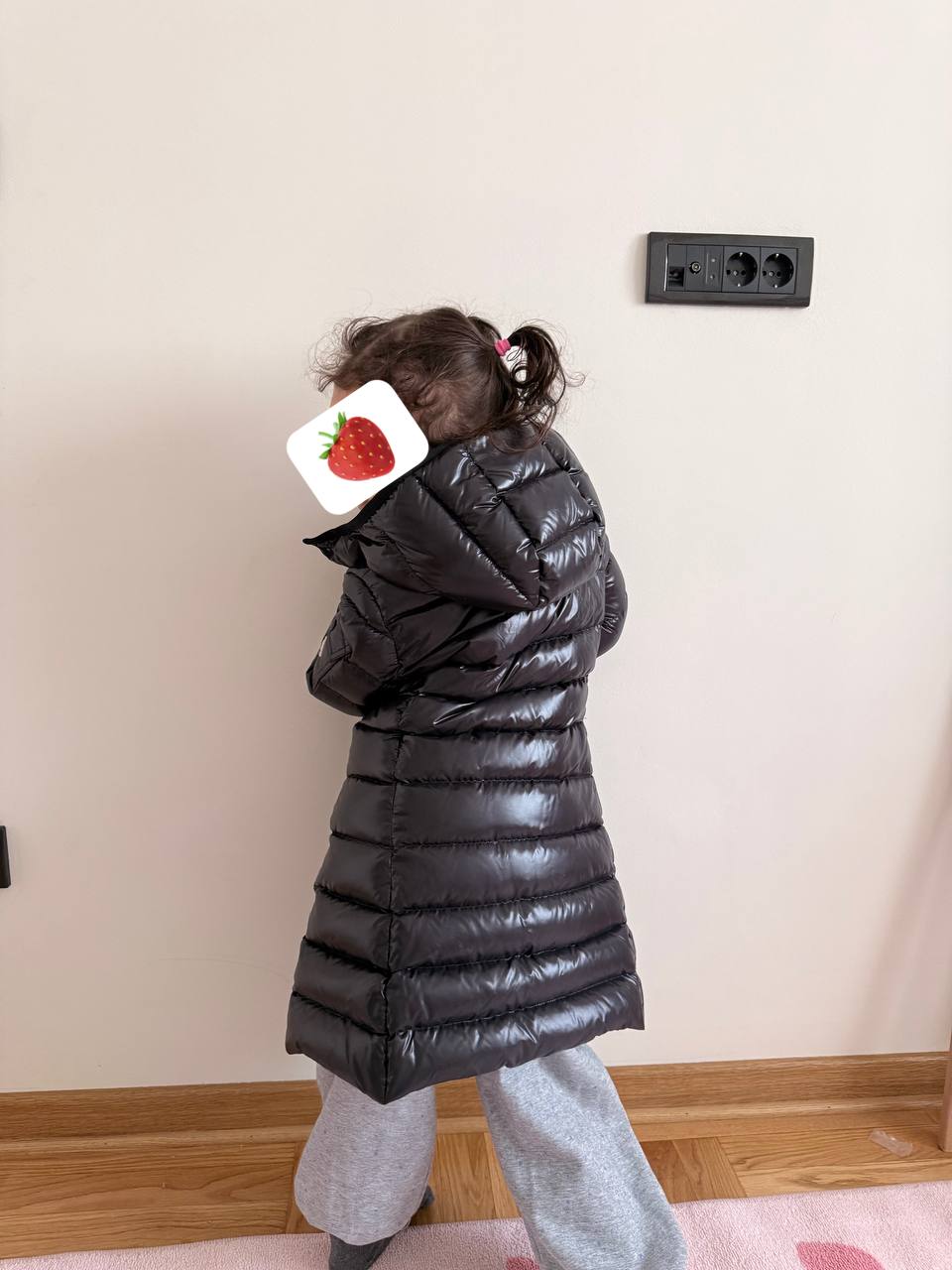 Продаю пуховик Moncler и шапку