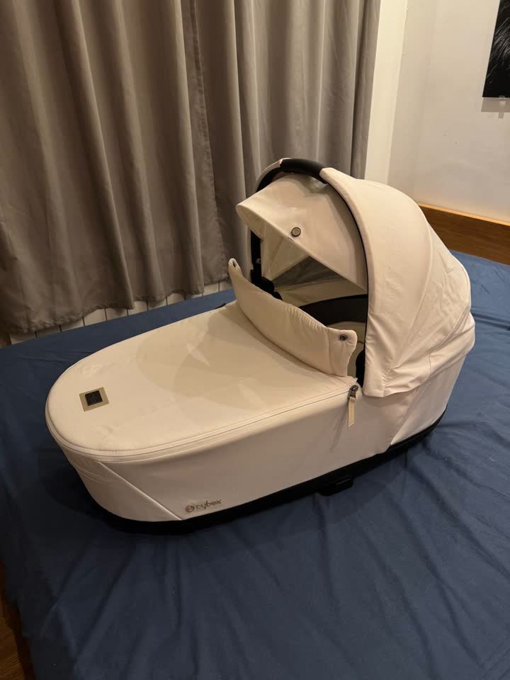 Люлька Cybex Priam IV с переходниками в цвете off white