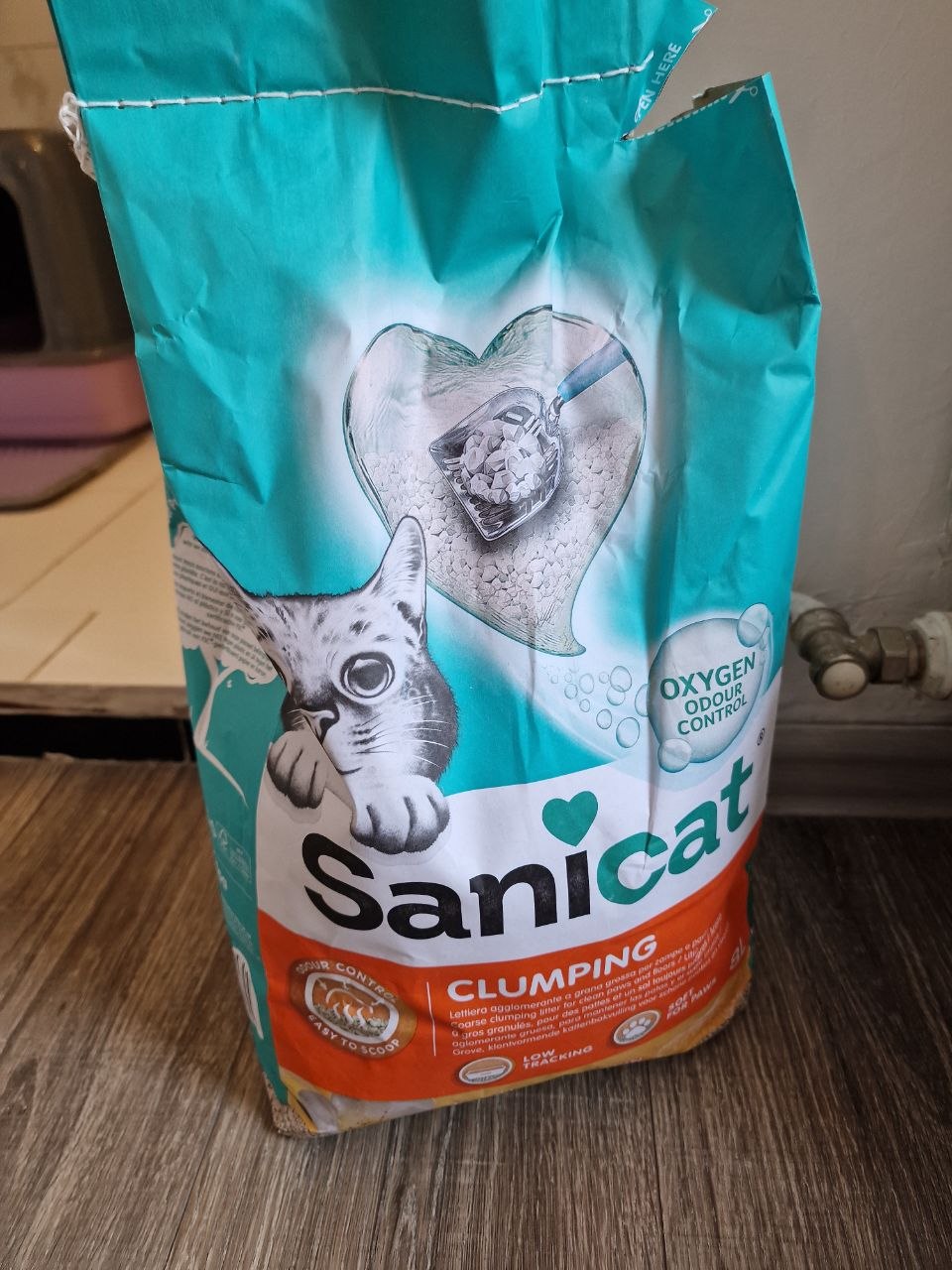 Menjam za poslasticu za mačku