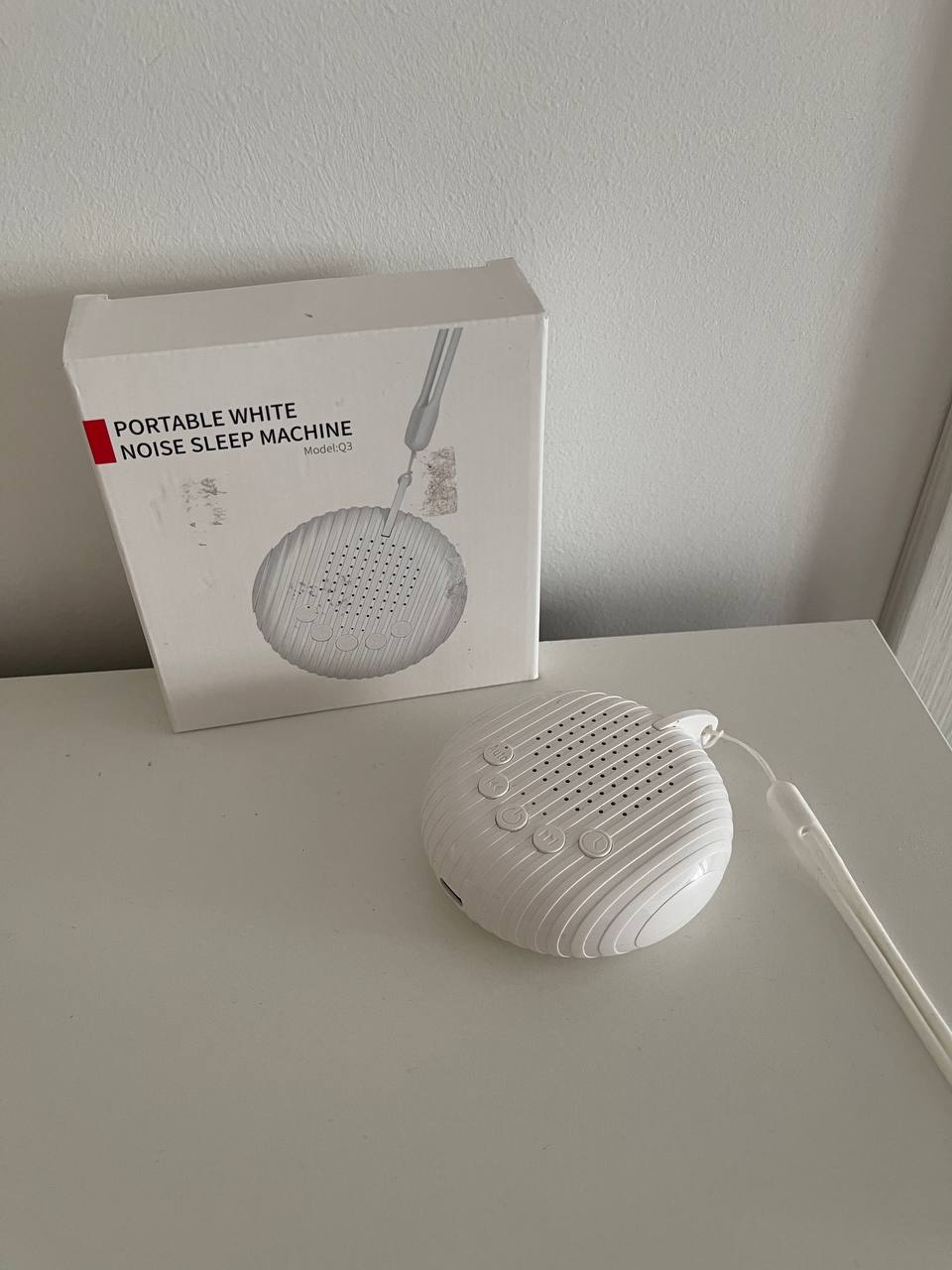 Generator belog šuma sa noćnim svetlom i bebi-monitor / rotirajuća WiFi IP kamera