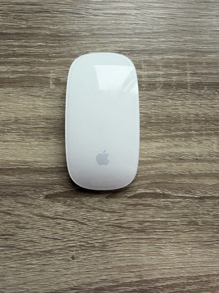 Компьютерная мышь Apple Magic Mouse на батарейках