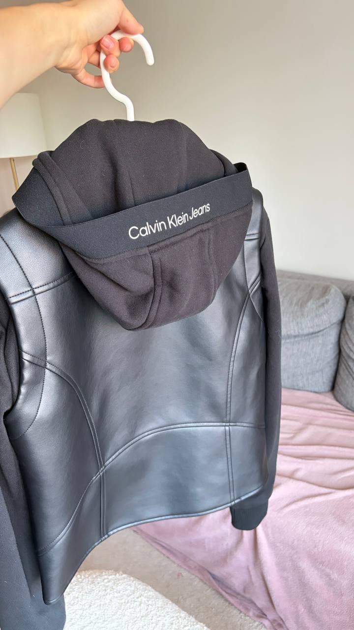 Косуха с капюшоном Calvin Klein