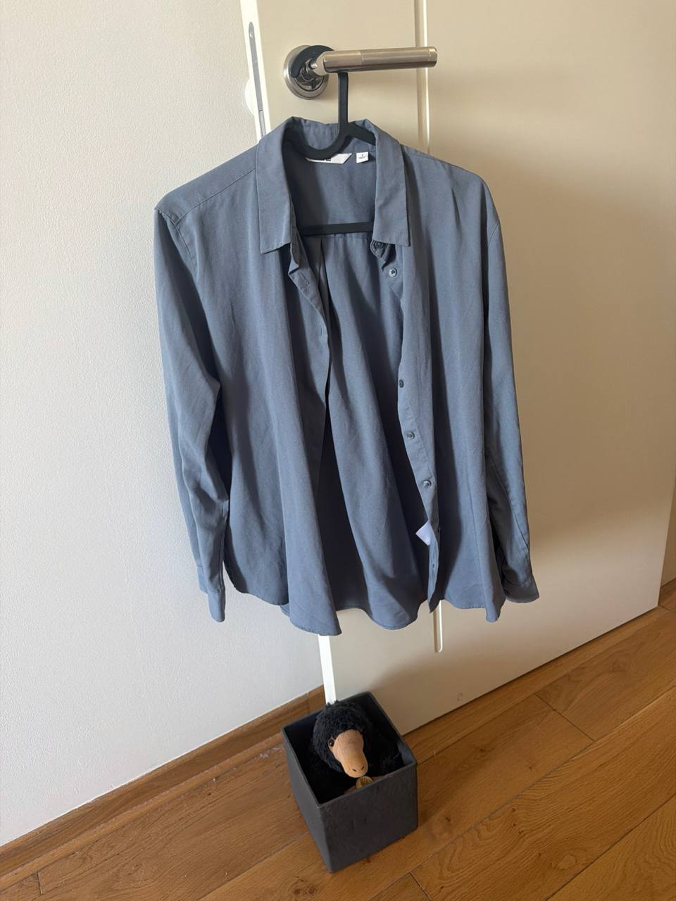 Рубашка Uniqlo S-ка, сложный голубо-серо-асфальтовый цвет, в отличном состоянии.