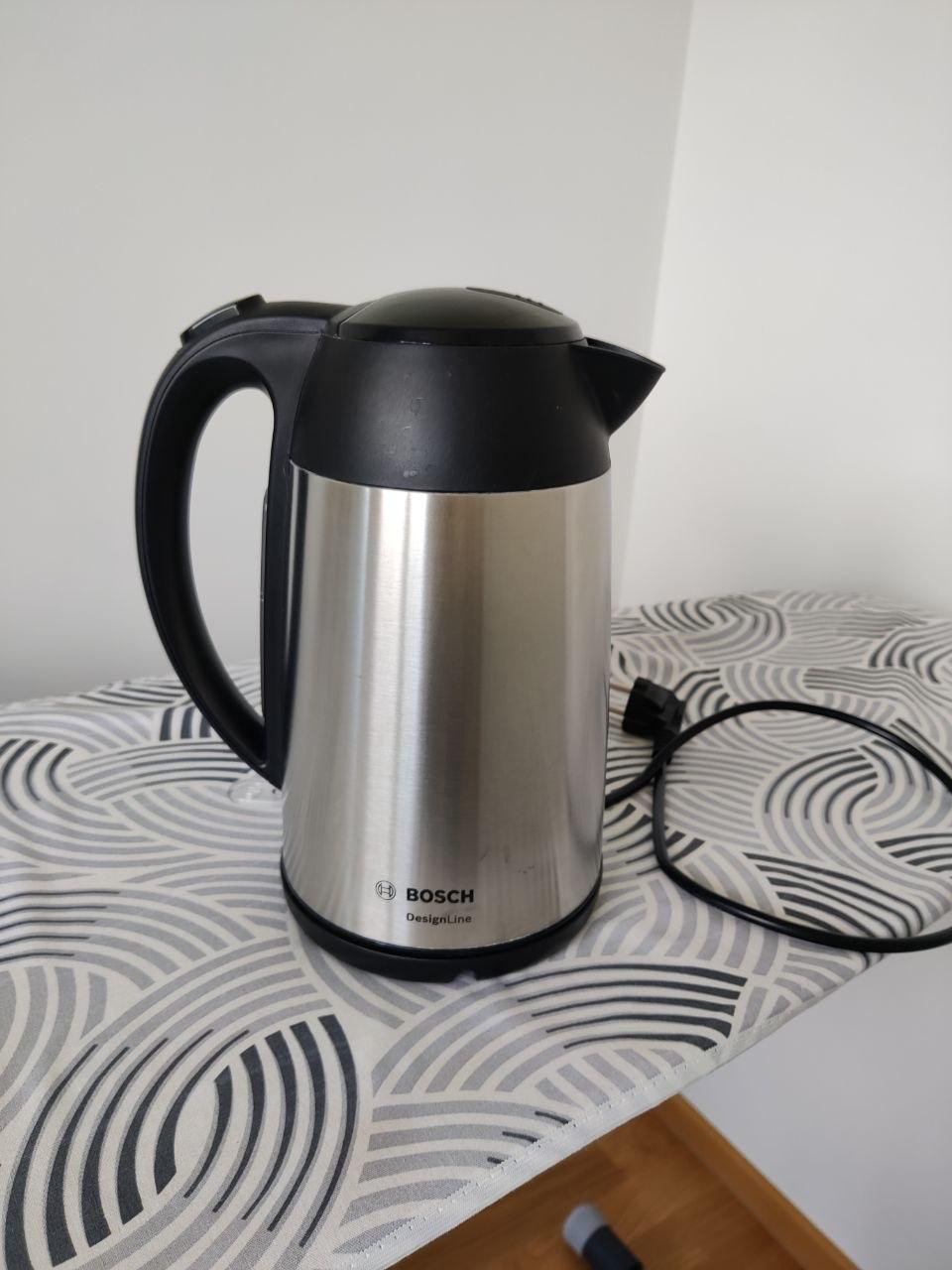 Продам чайниа BOSH TWK3P420, б/у, в хорошем состоянии, новый такой стоит 6.200-7.000 динар,