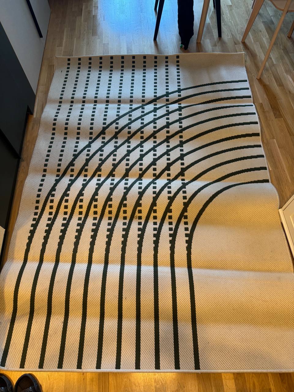 Belo-zeleni IKEA tepih 160x230 cm