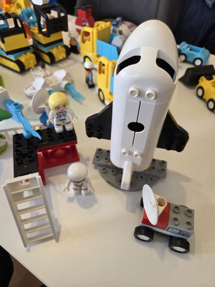 7 наборов Lego Duplo + коробка с деталями Lego Duplo + 2 основы