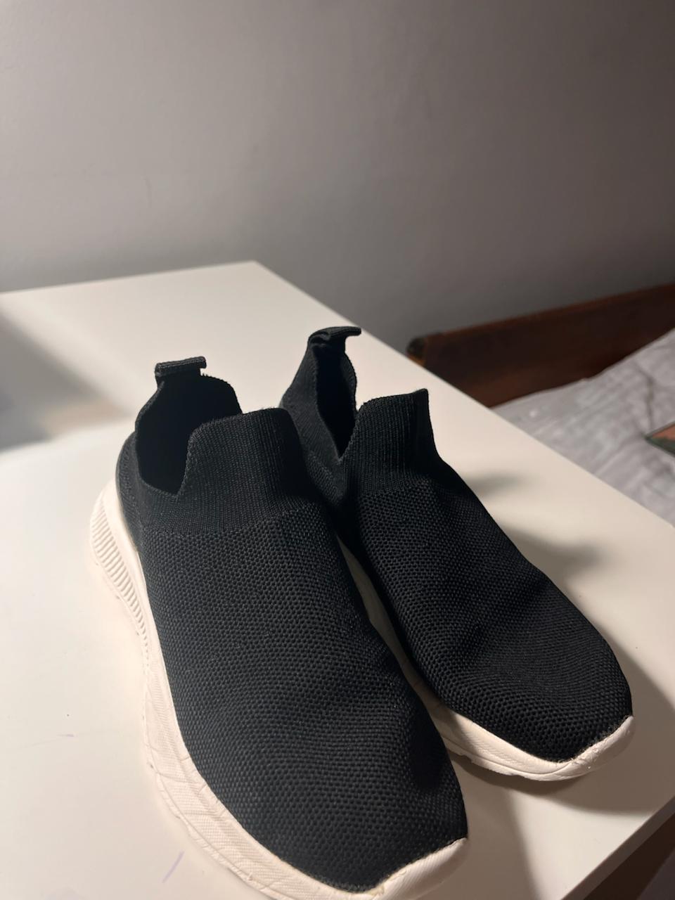 Veoma udobne patike od gume na fleksibilnom đonu iz H&M