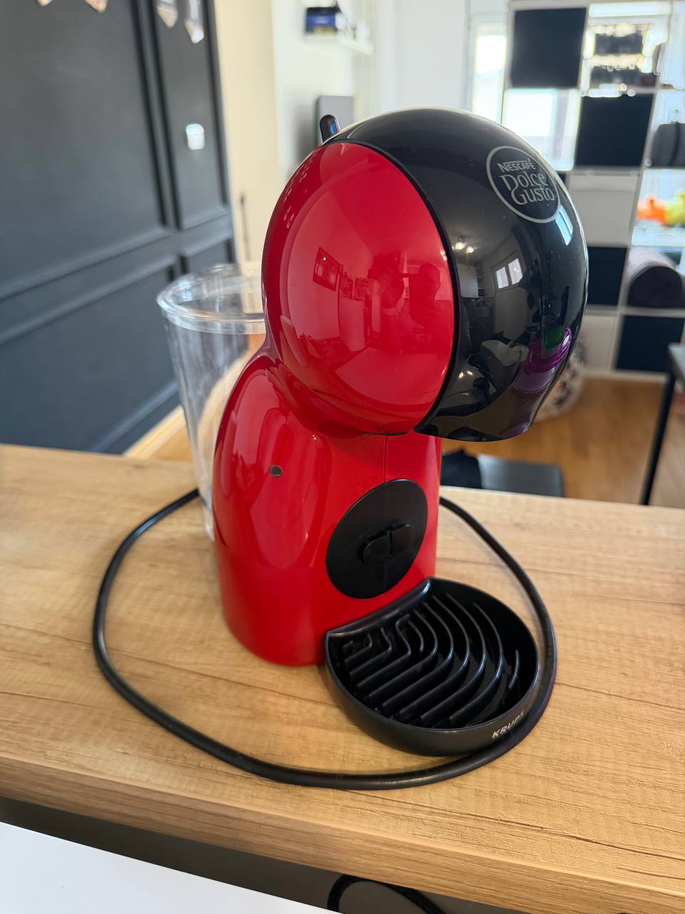 Kapsulni aparat za kafu Nescafe DolceGusto Krups u idealnom stanju, skoro nije korišćen