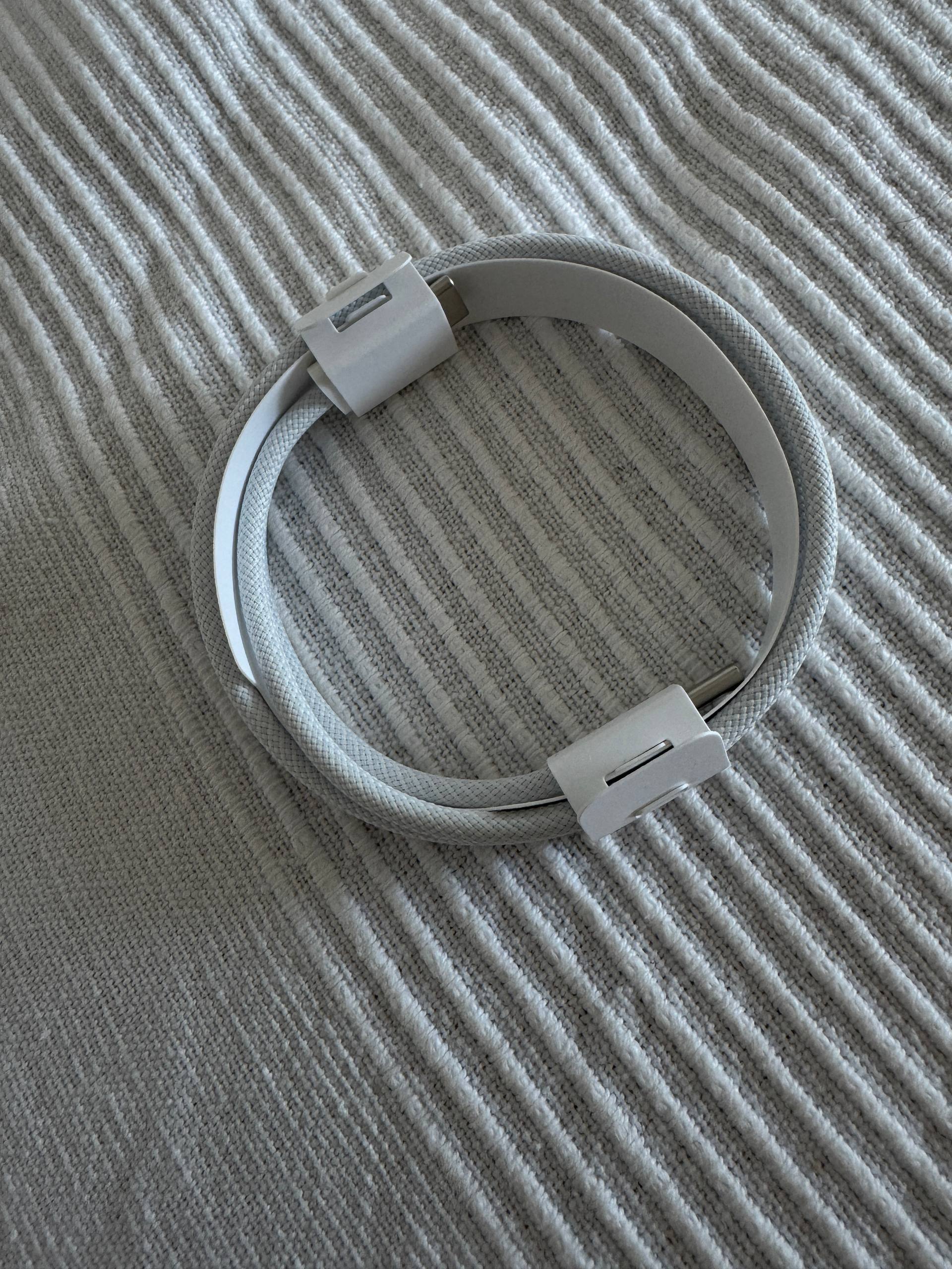 Продам оригинальный плетеный кабель Apple USB-C — USB-C (от AirPods Pro 2)