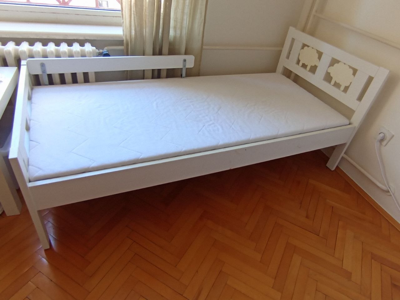 Продается кровать с матрасом, в хорошем состоянии, 167*77. Самовывоз, Белград, рядом с парко