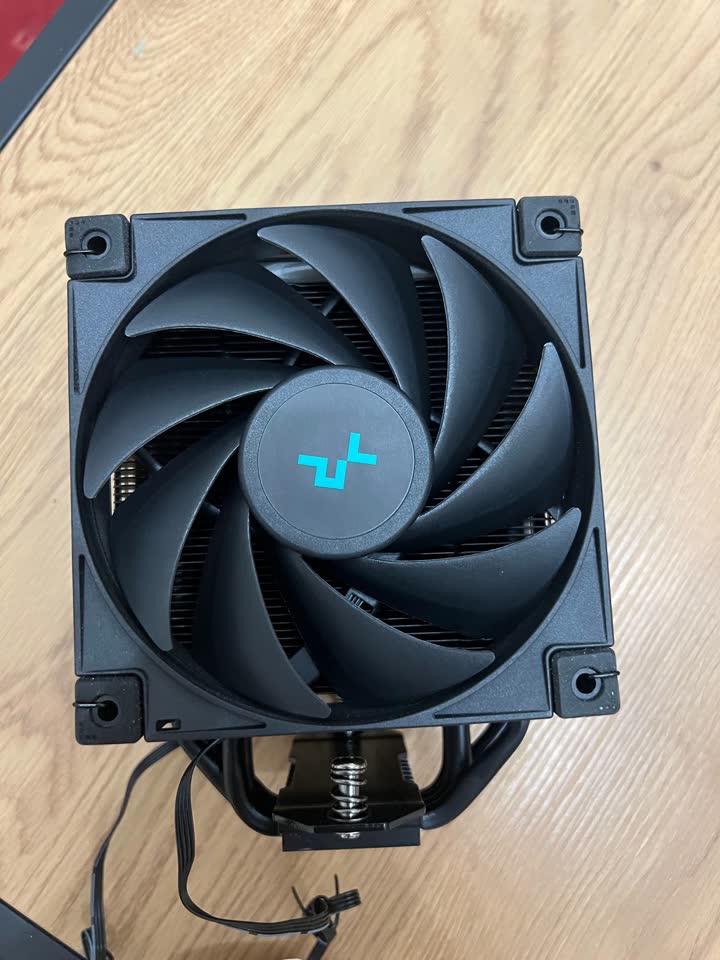 Продам кулер для процессора DEEPCOOL AK400 ZERO DARK PLUS