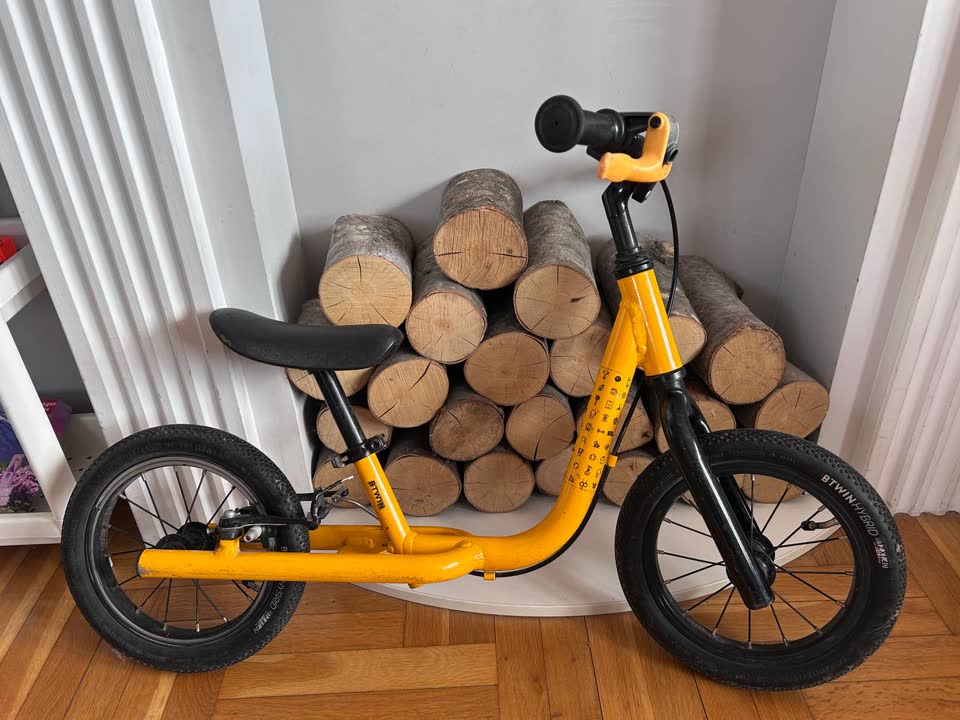 Продам беговел из Декатлона