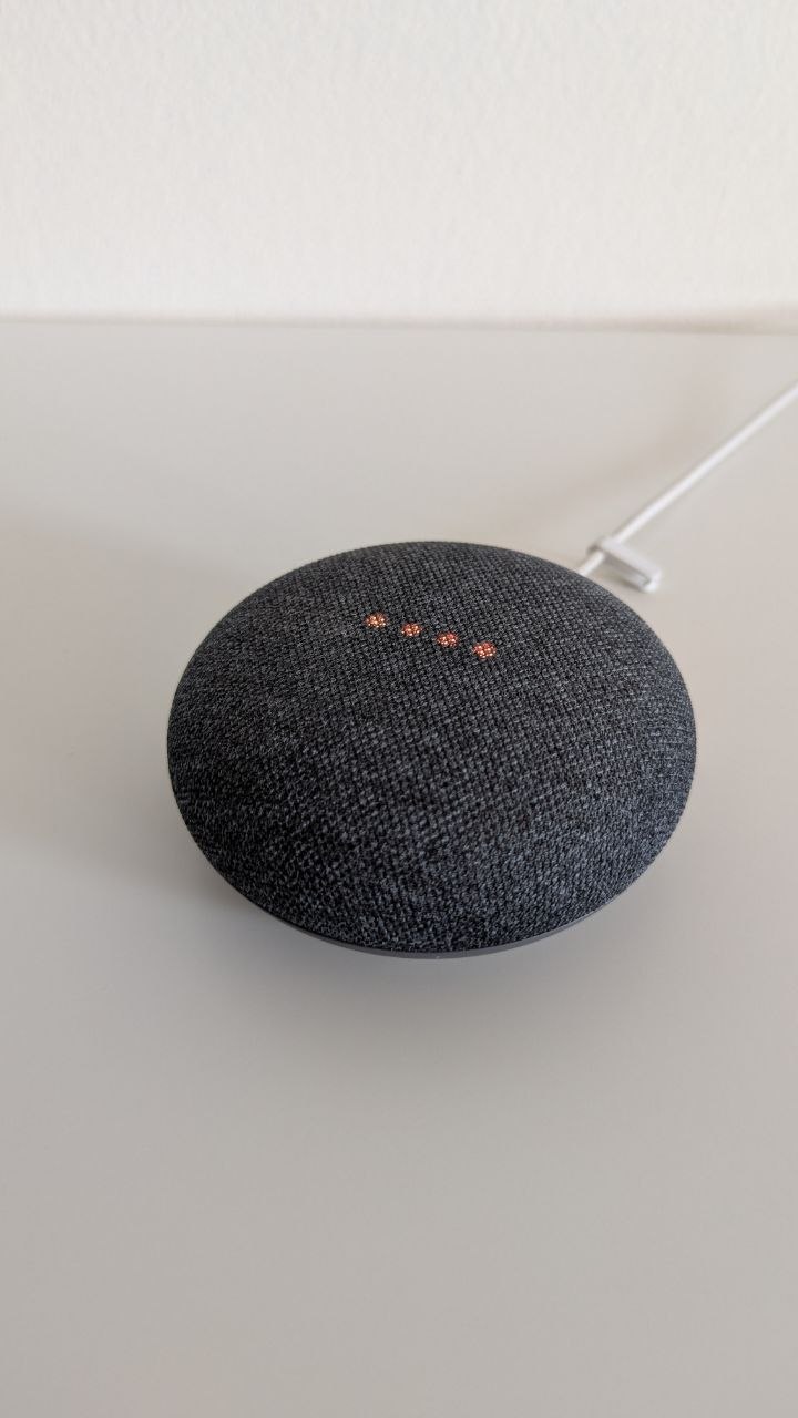 Умная колонка Google Home Mini (1 gen).