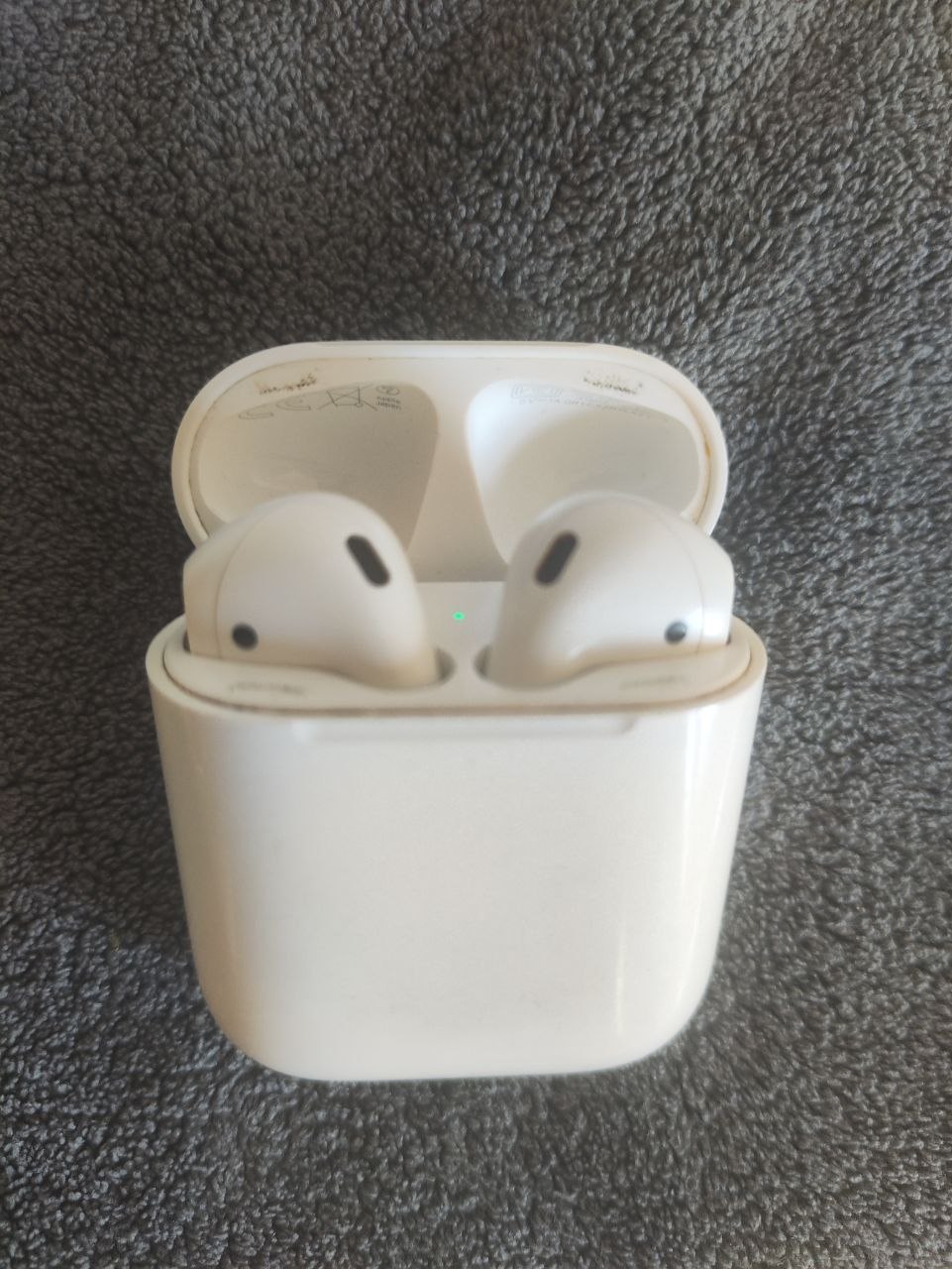 Poklanjam Airpods