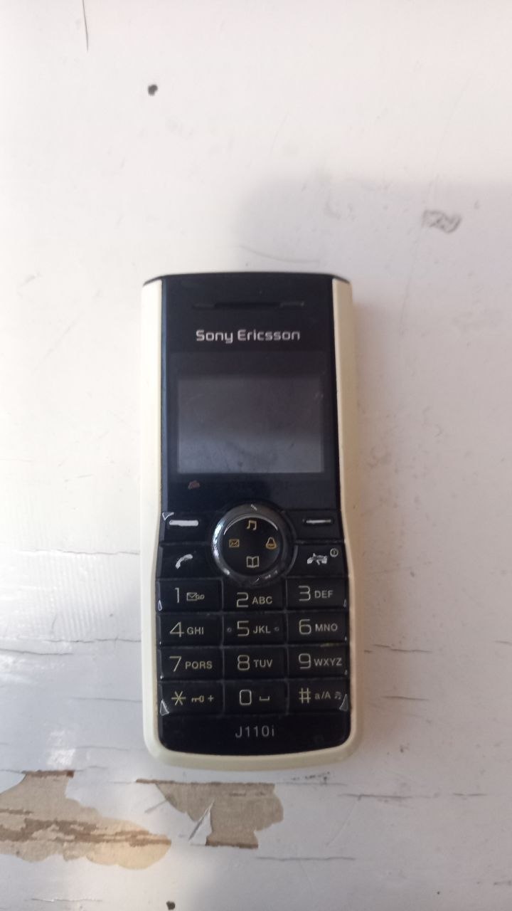 Prodajem telefon Sony Ericsson J110i
