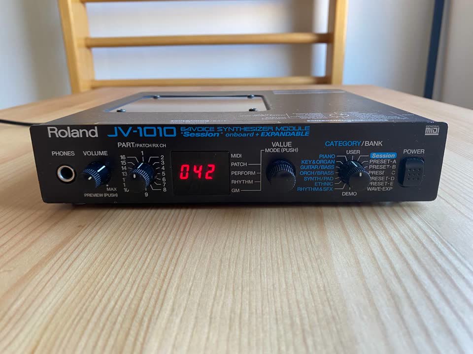 Roland JV-1010 - ромплер легендарной JV серии