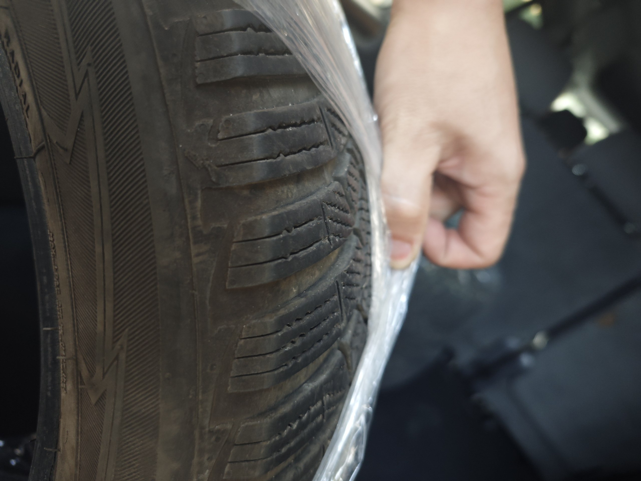 Goodyear UltraGrip 205/55 R16 94H — зимние шины
