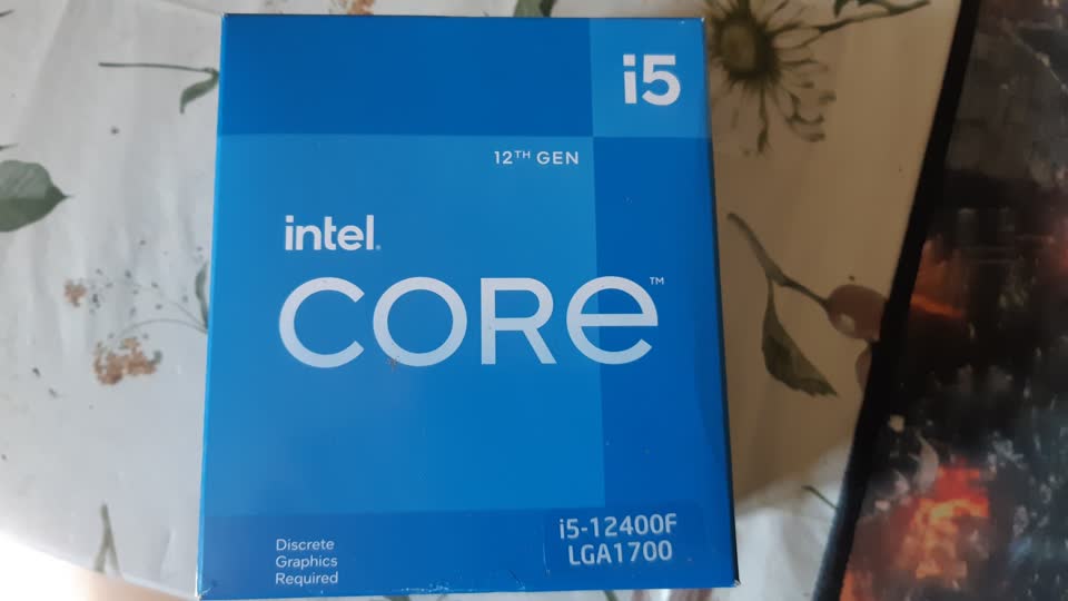 Stokovni cooler od Intel