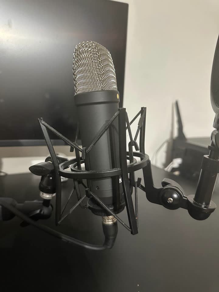Продаю комбо: конденсаторный микрофон RODE NT1 Signature Series + Audient ID4 MKII
