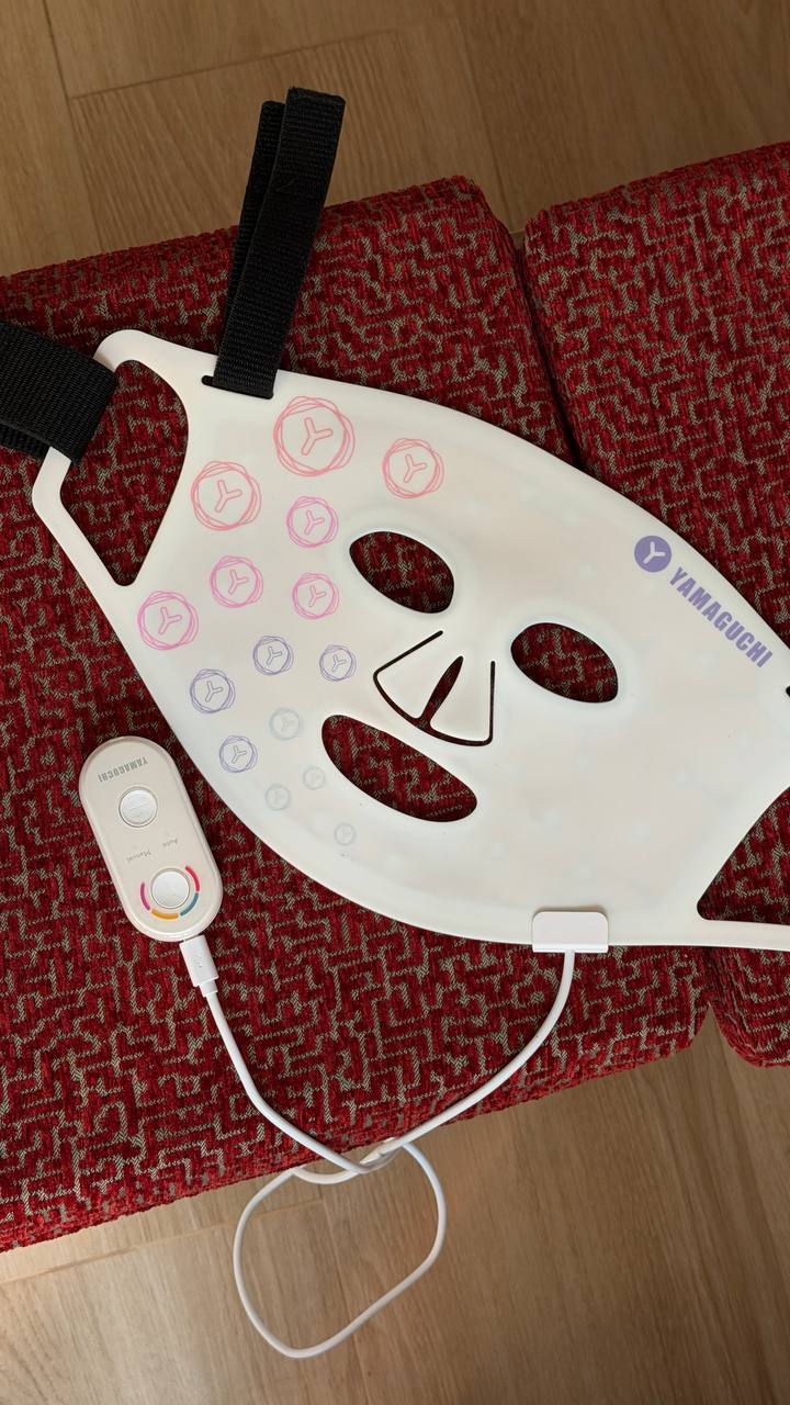 Силиконовая маска для фотоомоложения лица Yamaguchi LED Light Face Mask