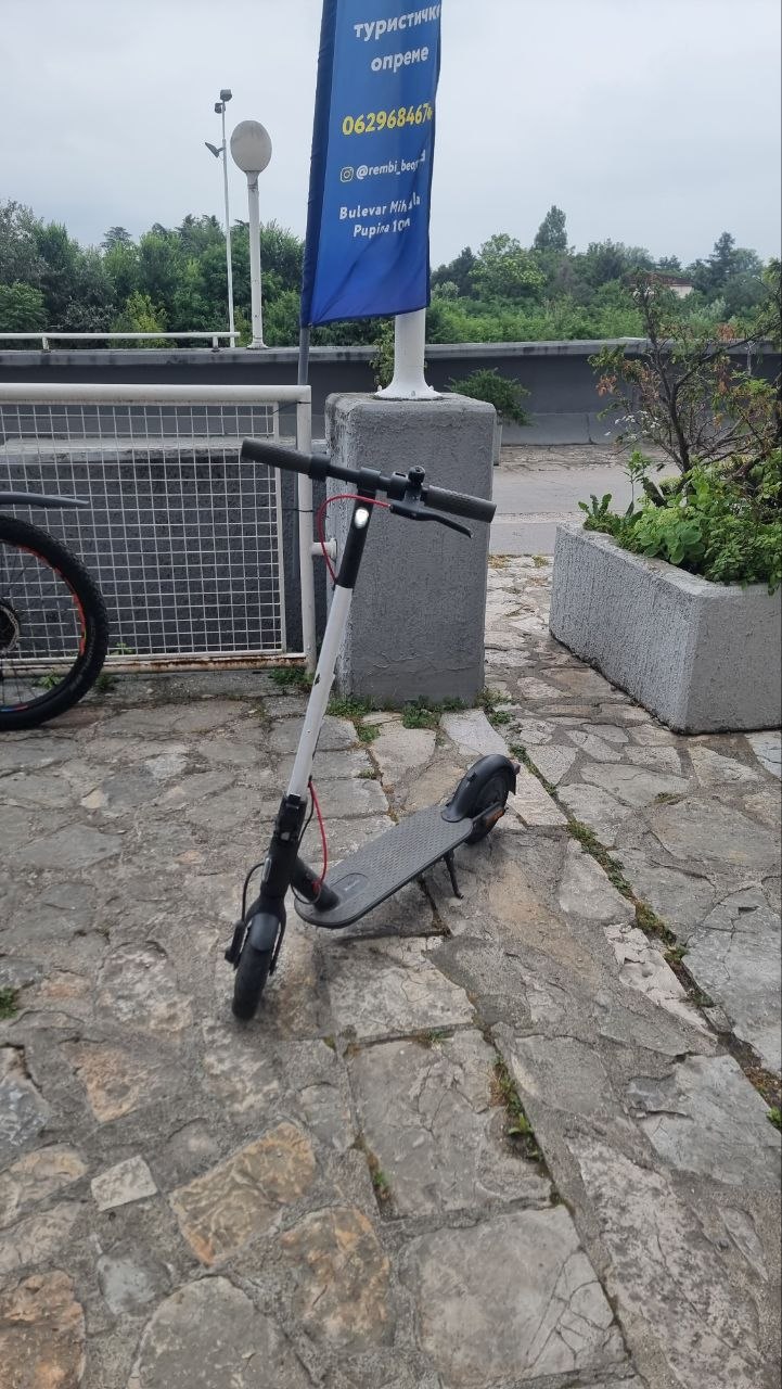 Prodajem trotinet Xiaomi Mi Scooter 3 Lite