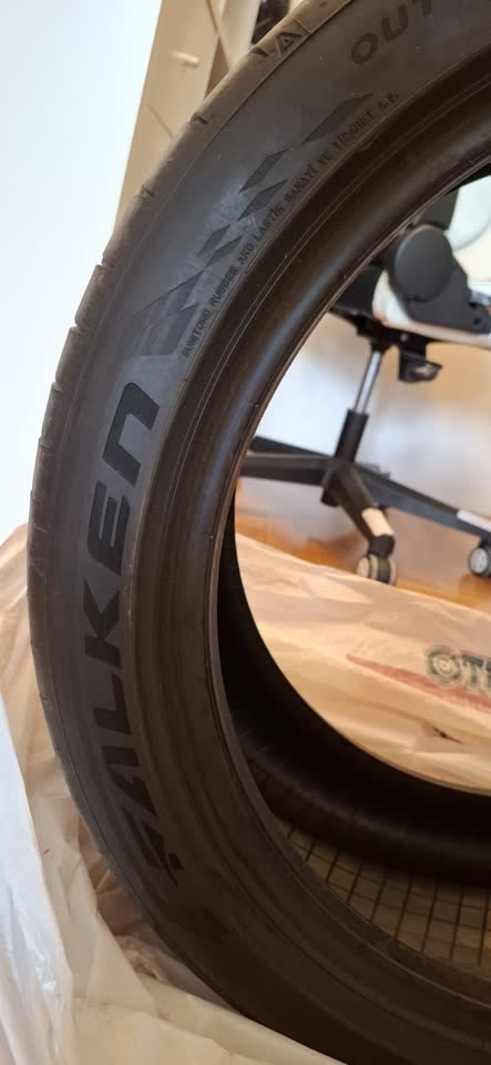 Komplet letnjih guma Falken Azenis FK520 245/40/R18