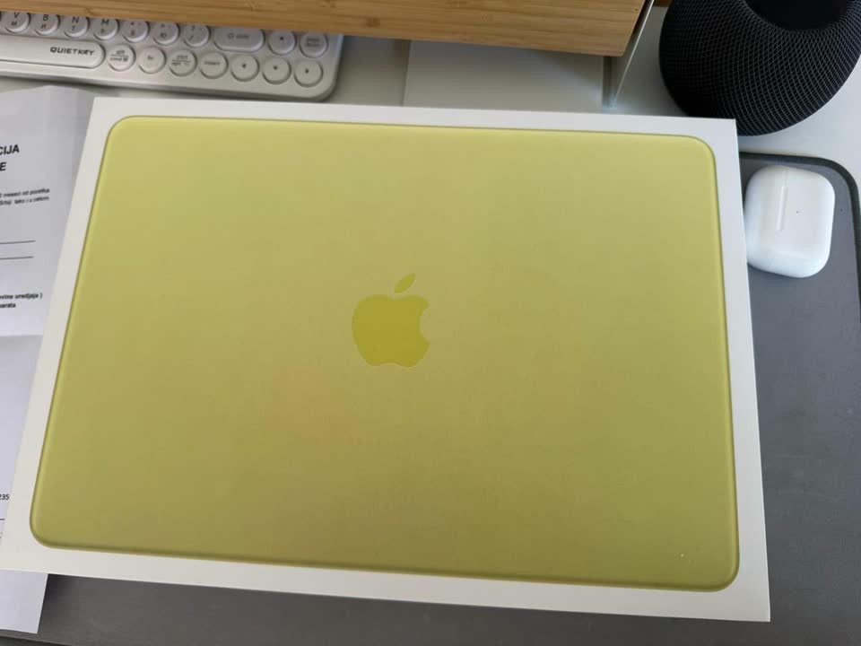 MacBook Neo Citrus 8/256